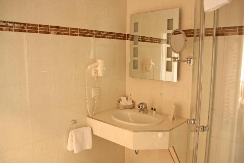 Double Room image 2