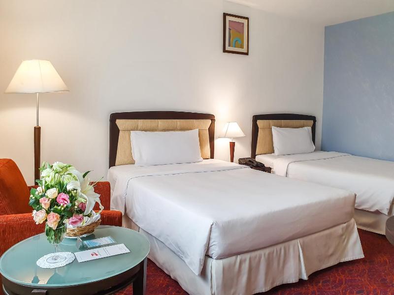 Superior Twin Room image 4