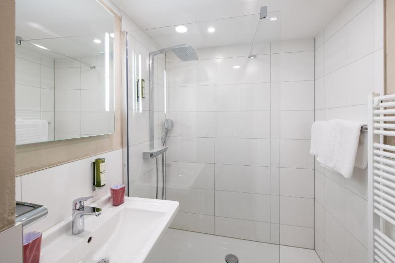 Twin bed Studio with Kitchenette image 4
