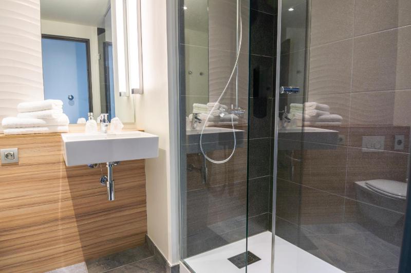 Twin Room image 3