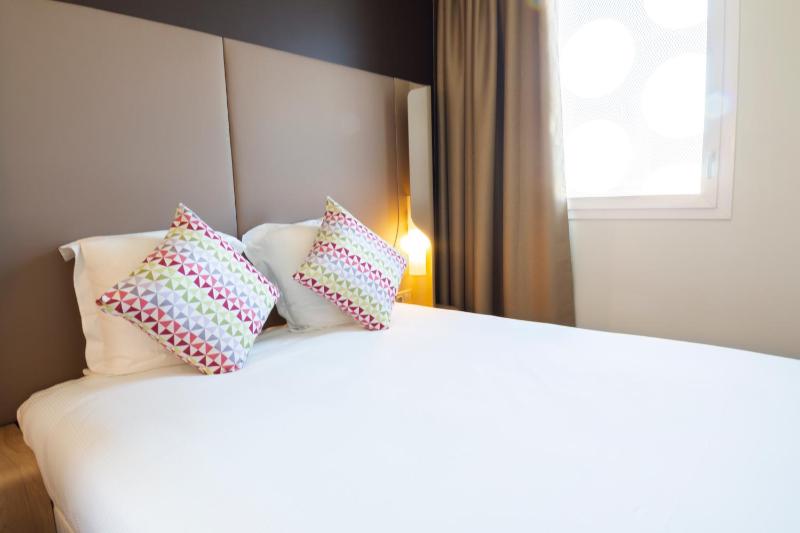 Triple Room with One Double Bed and One Single Sofa Bed image 4