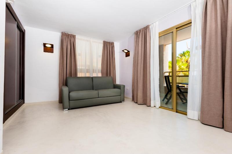 Double Room with Lounge (4 adults) image 4