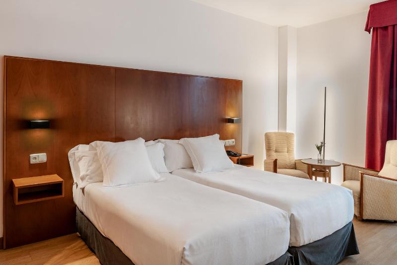 Double or Twin Room image 3