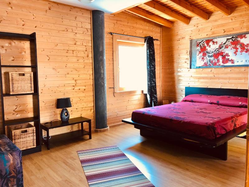 Three-Bedroom House image 2