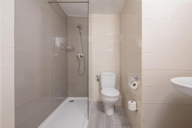 Twin Room image 2