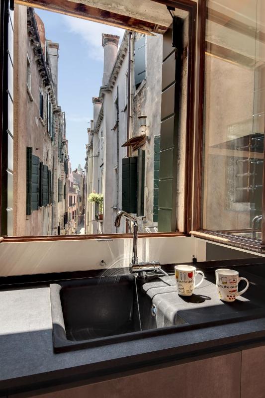 Rugabella Rialto Deluxe by Wonderful Italy - image 2