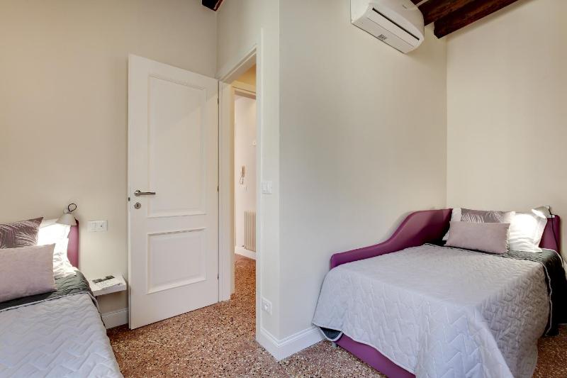 Rugabella Rialto Deluxe by Wonderful Italy - image 9