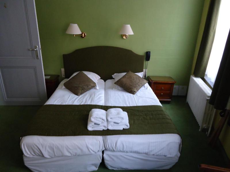 Twin Room image 2