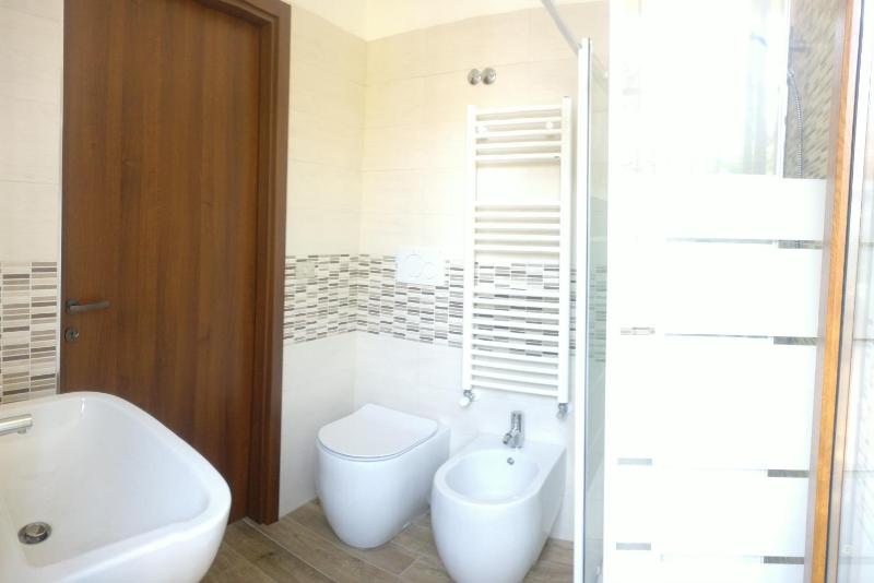 Queen Room with Balcony image 2