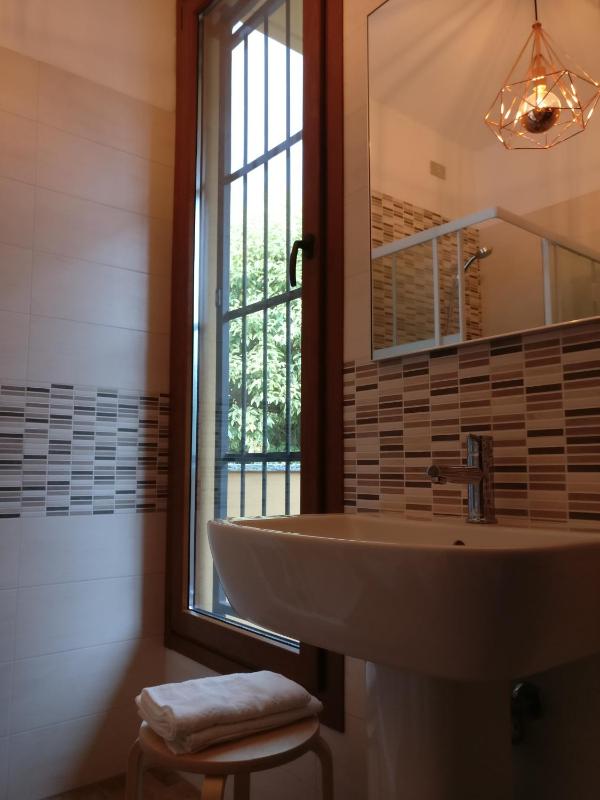 Queen Room with Balcony image 4