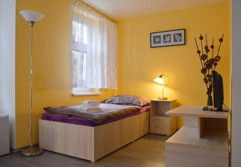 Standard Twin Room image 2