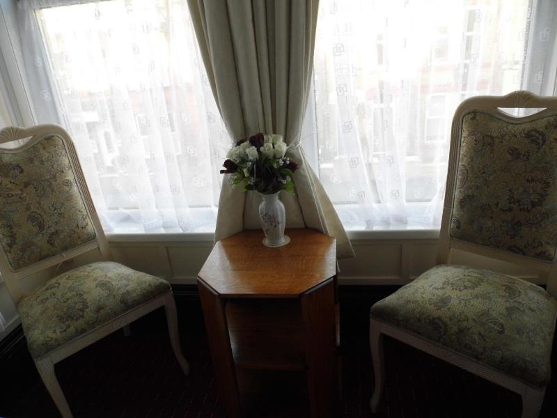 Double or Twin Room image 2