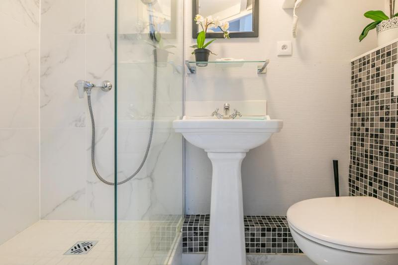 Two-Room Apartment image 4