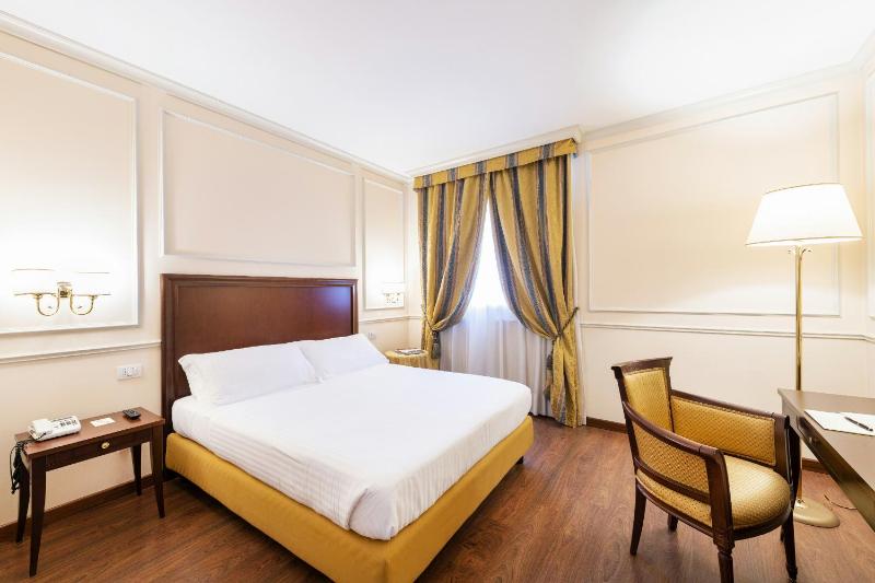 Economy Queen Room image 1