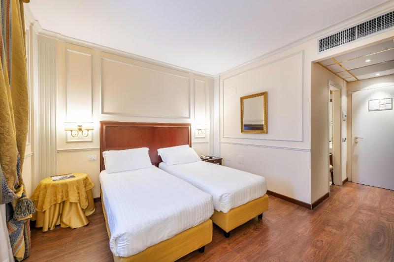 Twin Room image 3