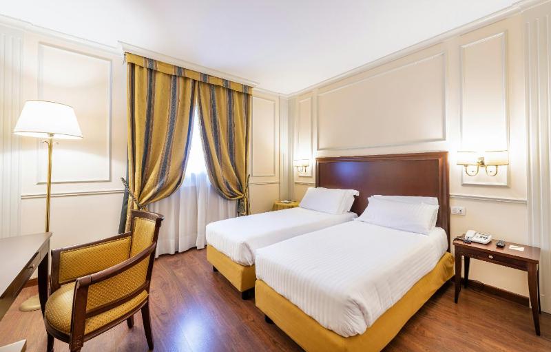Twin Room image 2