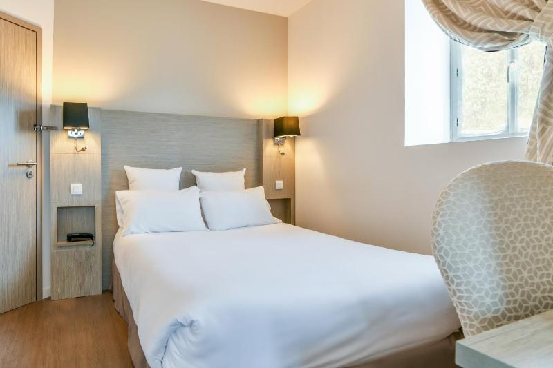 Small Double Room image 2