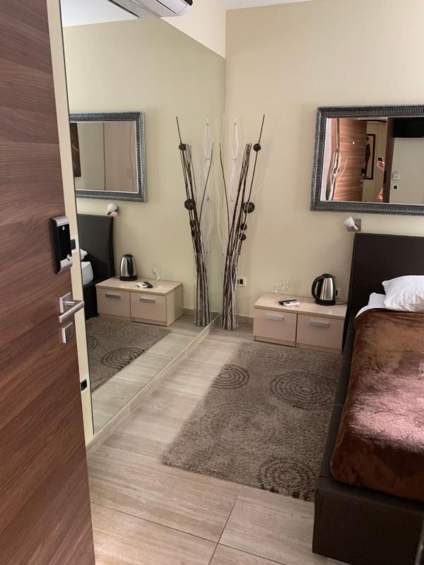 Double Room with Private Bathroom image 2