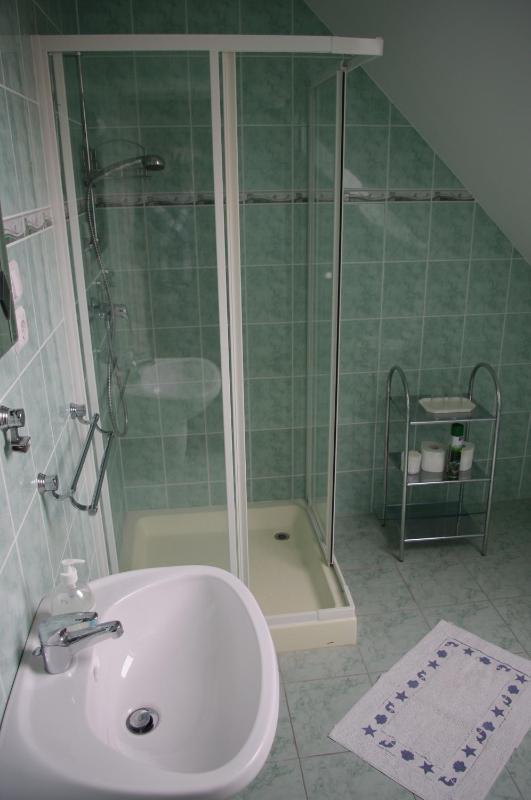 Twin Room image 4