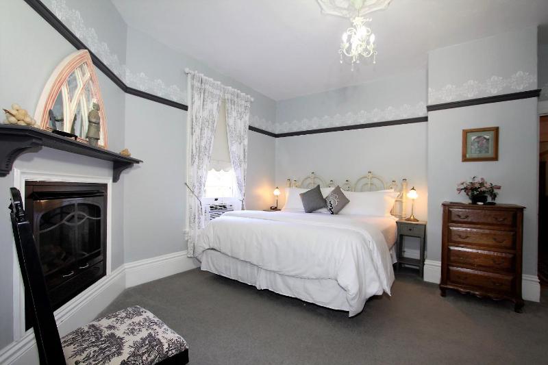 Two-Bedroom Suite image 2