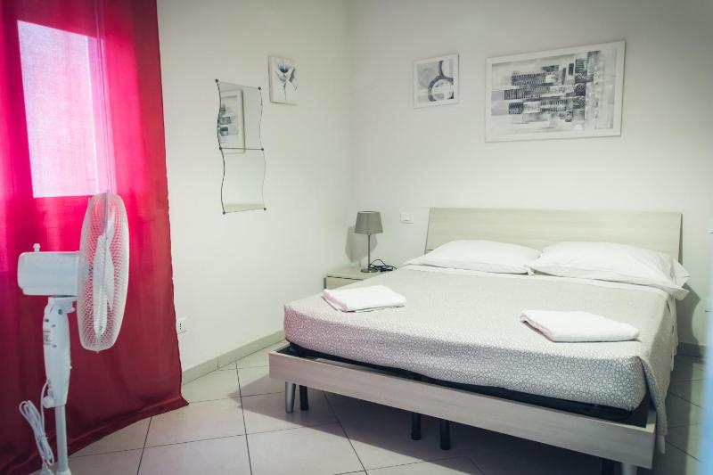 Standard Double Room with Shared Bathroom image 3