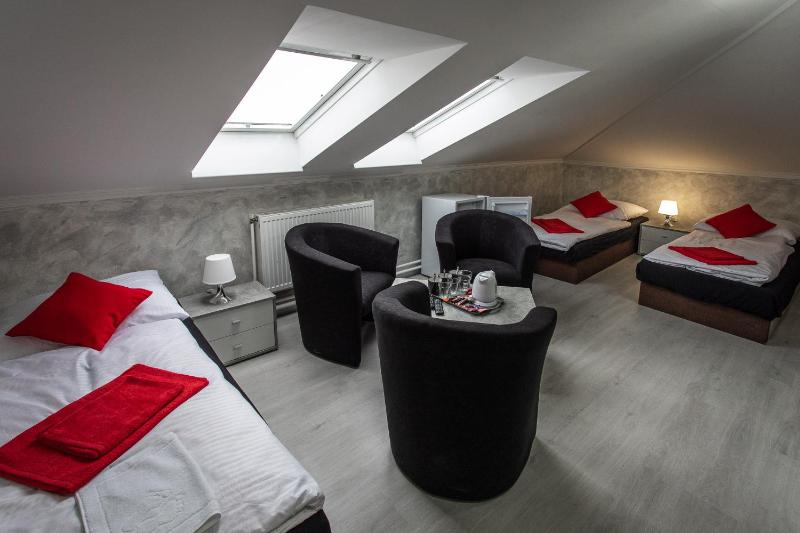 Triple Room with Bathroom image 3
