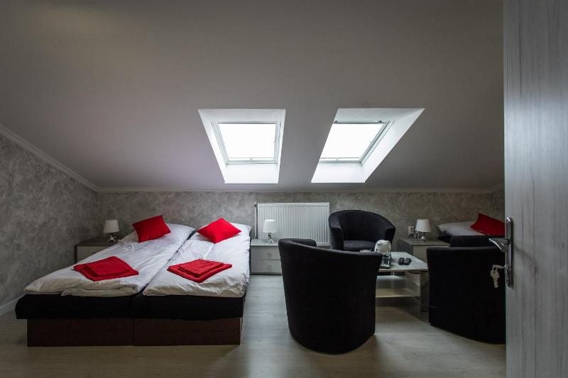 Triple Room with Shower image 3