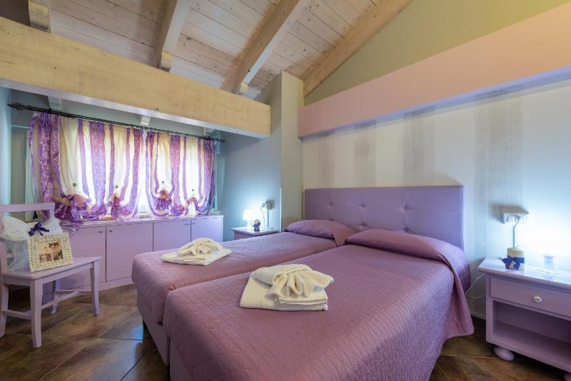 Double or Twin Room with Private External Bathroom image 1