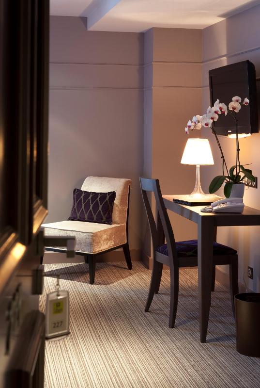 Superior Double Room with Garden View image 4