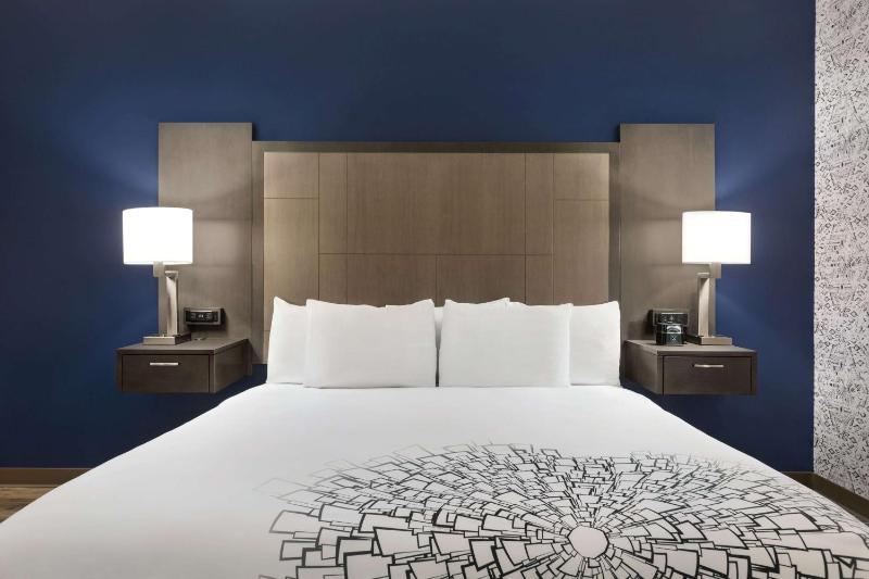 King Room image 3