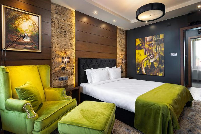 Deluxe Double Room with Balcony image 4