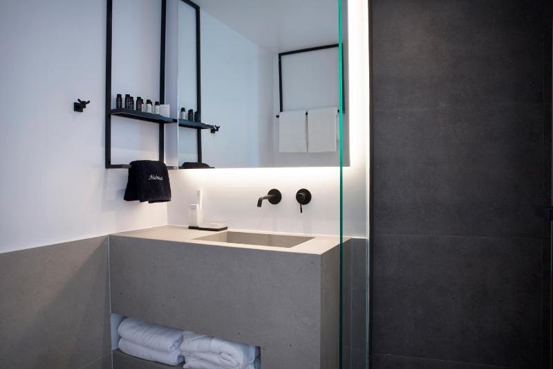 Suite with Sea View image 3