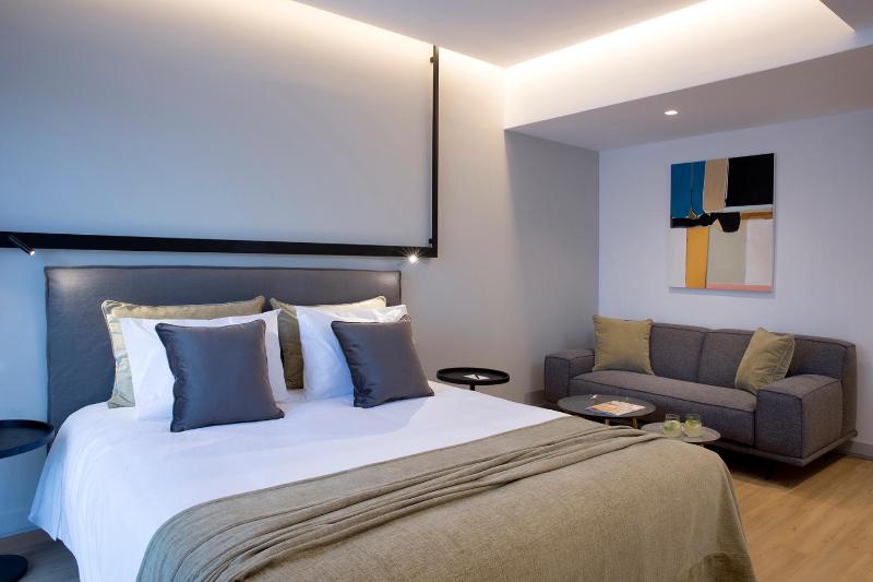 Large Double Room image 4