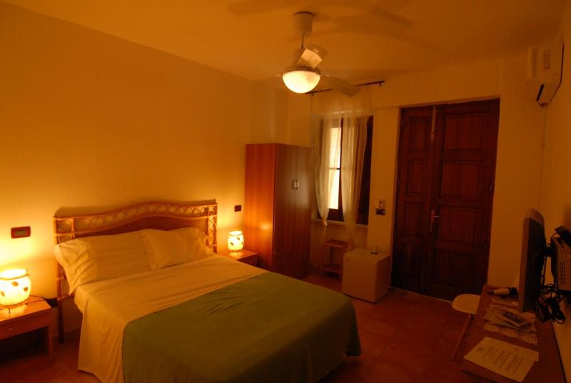Single Room image 4