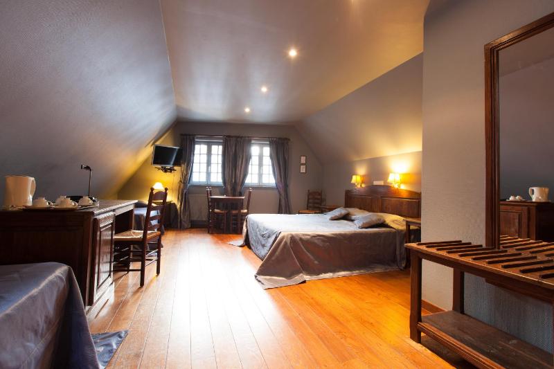 Quadruple Room image 3