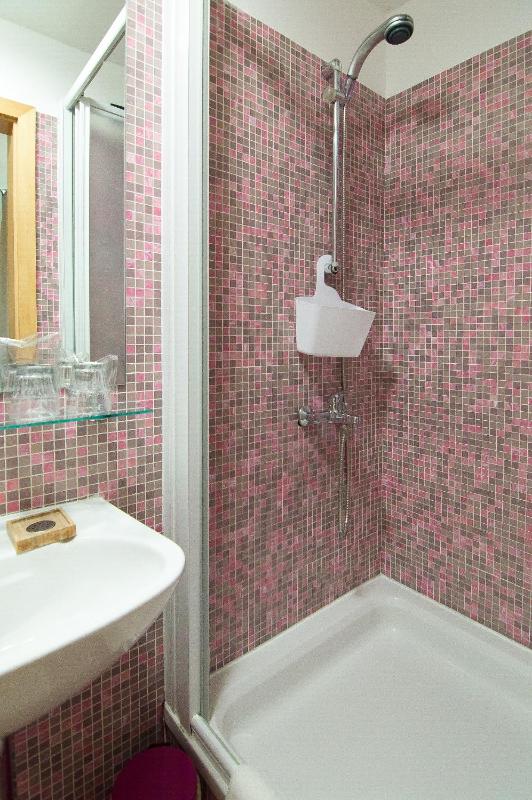 Double Room with Balcony image 4