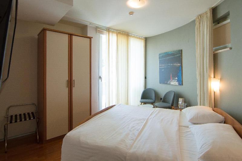 Economy Double Room image 3