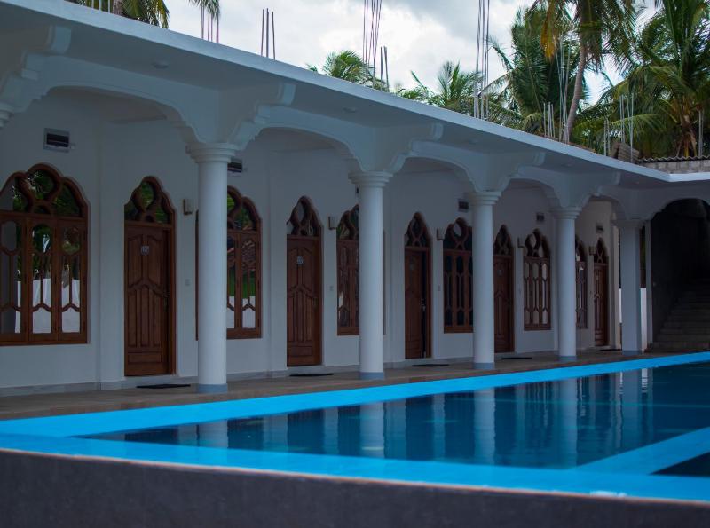 MRD Beach Hotel - image 19