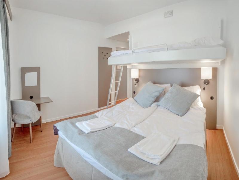 Double Room with Sea View and Private Bathroom image 4
