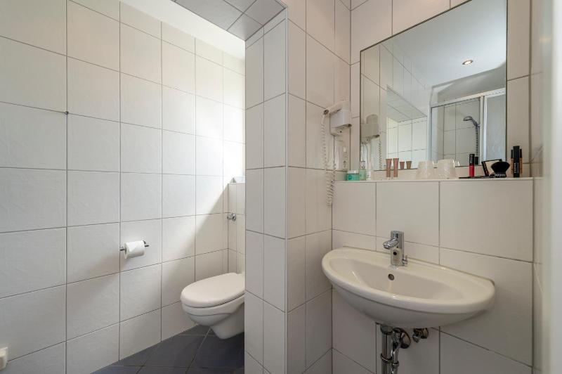 Single Room image 3