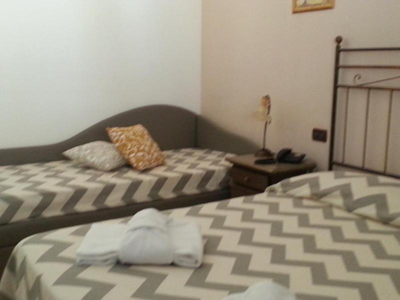 Comfort Triple Room image 4