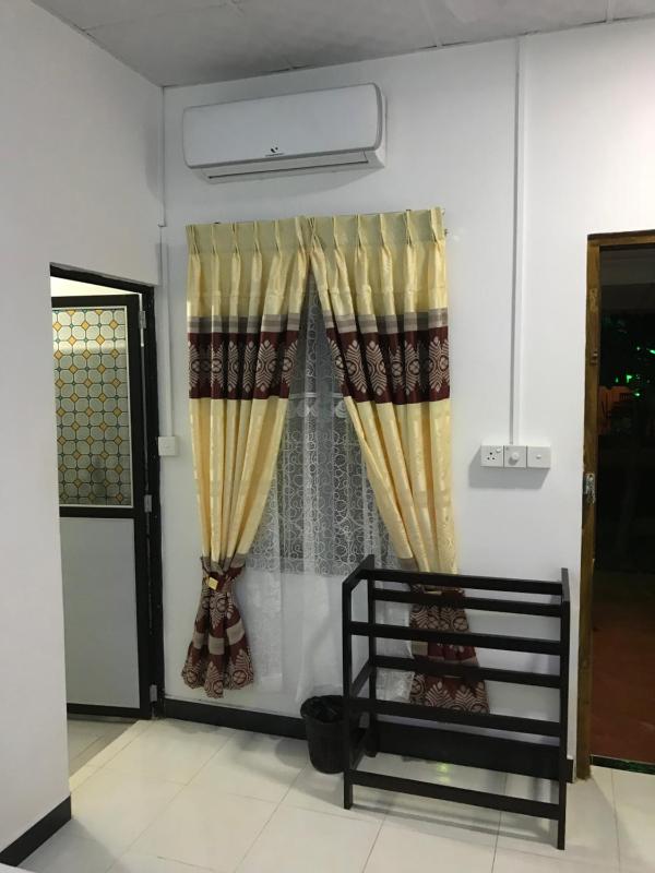 Trinco Relax Hut - image 4