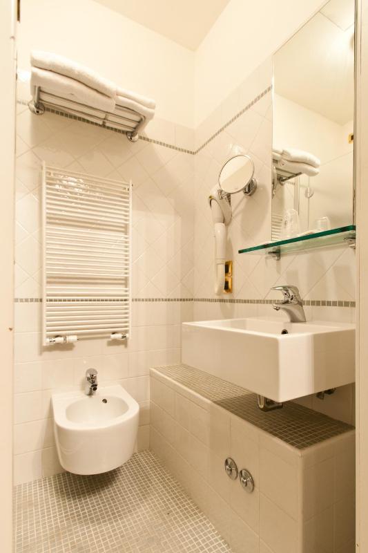 Superior Triple Room image 3