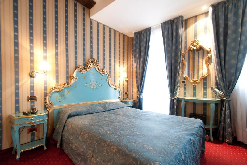 Superior Double Room image 1
