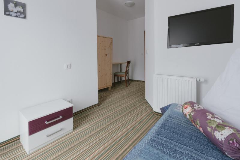 Single Room image 3