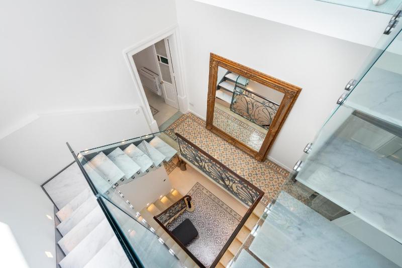 Amazing Art Deco Villa 150m to sea with Daily Housekeeping - image 16