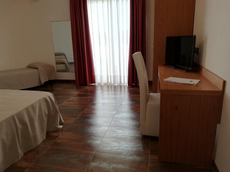 Quadruple Room image 4