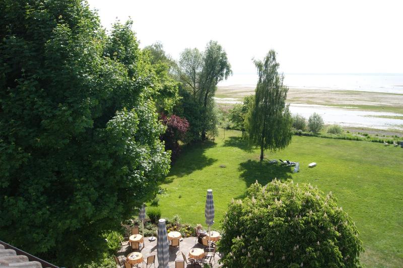 Double Room with Balcony and Sea View image 2