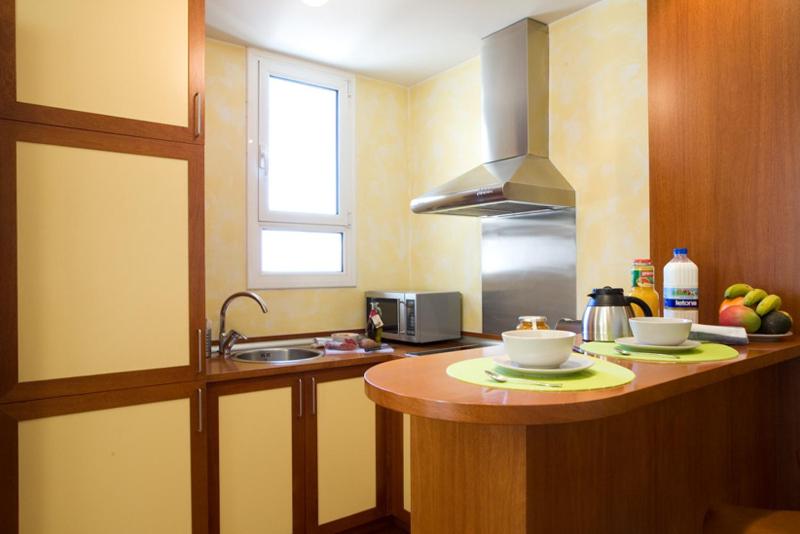 One-Bedroom Apartment image 4