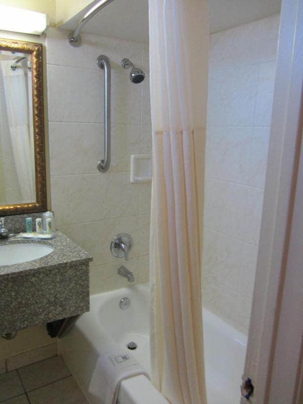 Standard Double Room with Two Double Beds - Smoking image 2